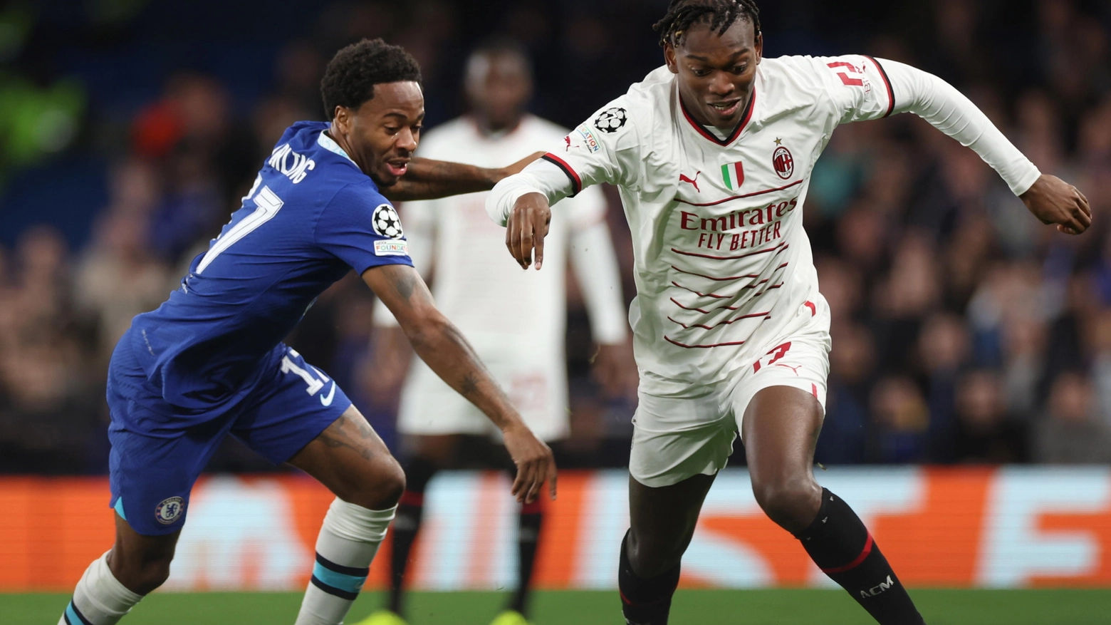 Leao contro Sterling nell'ultimo Chelsea-Milan (Ansa)