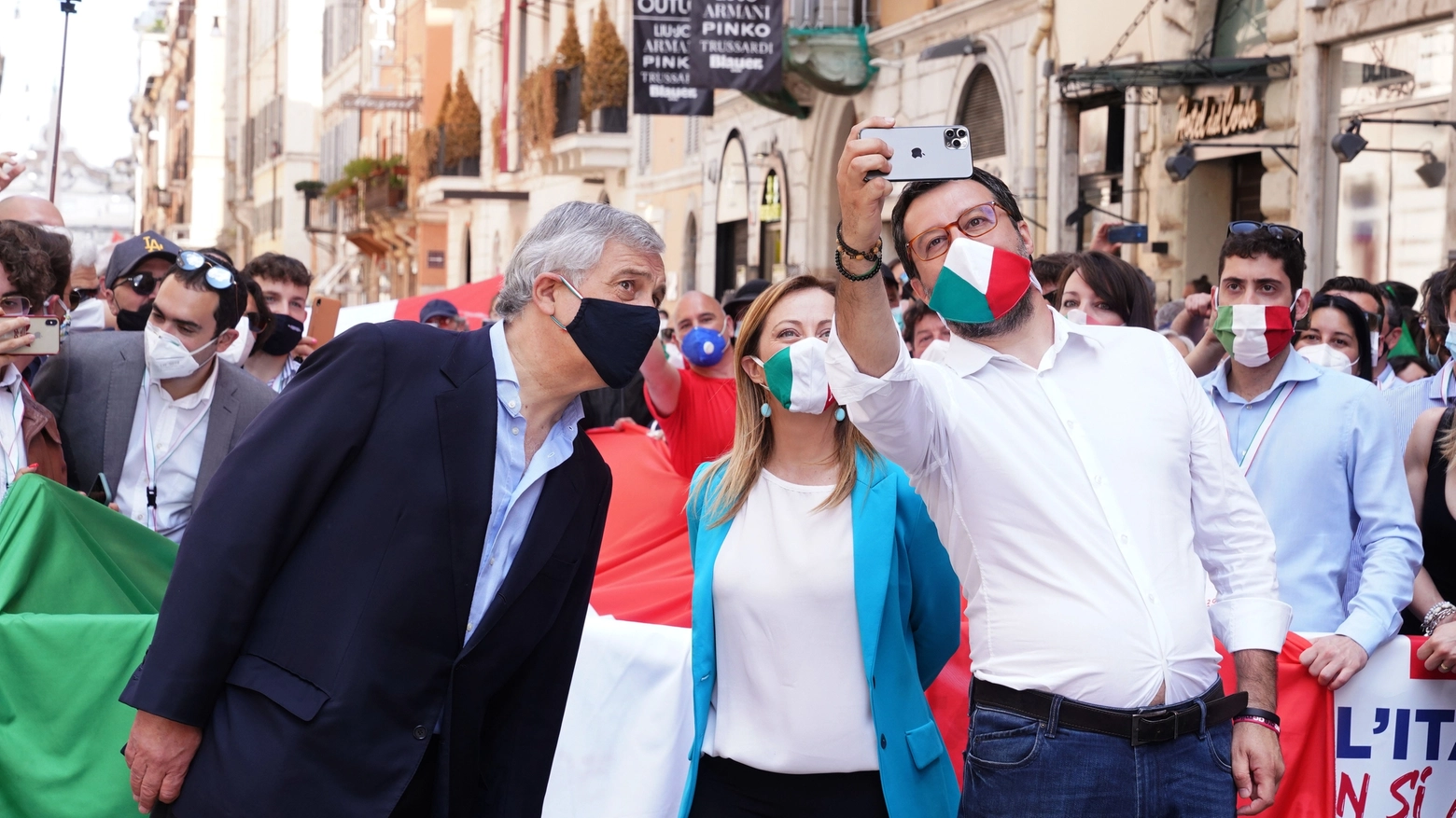 Tajani, Meloni e Salvini al flash mob (ImagoE)
