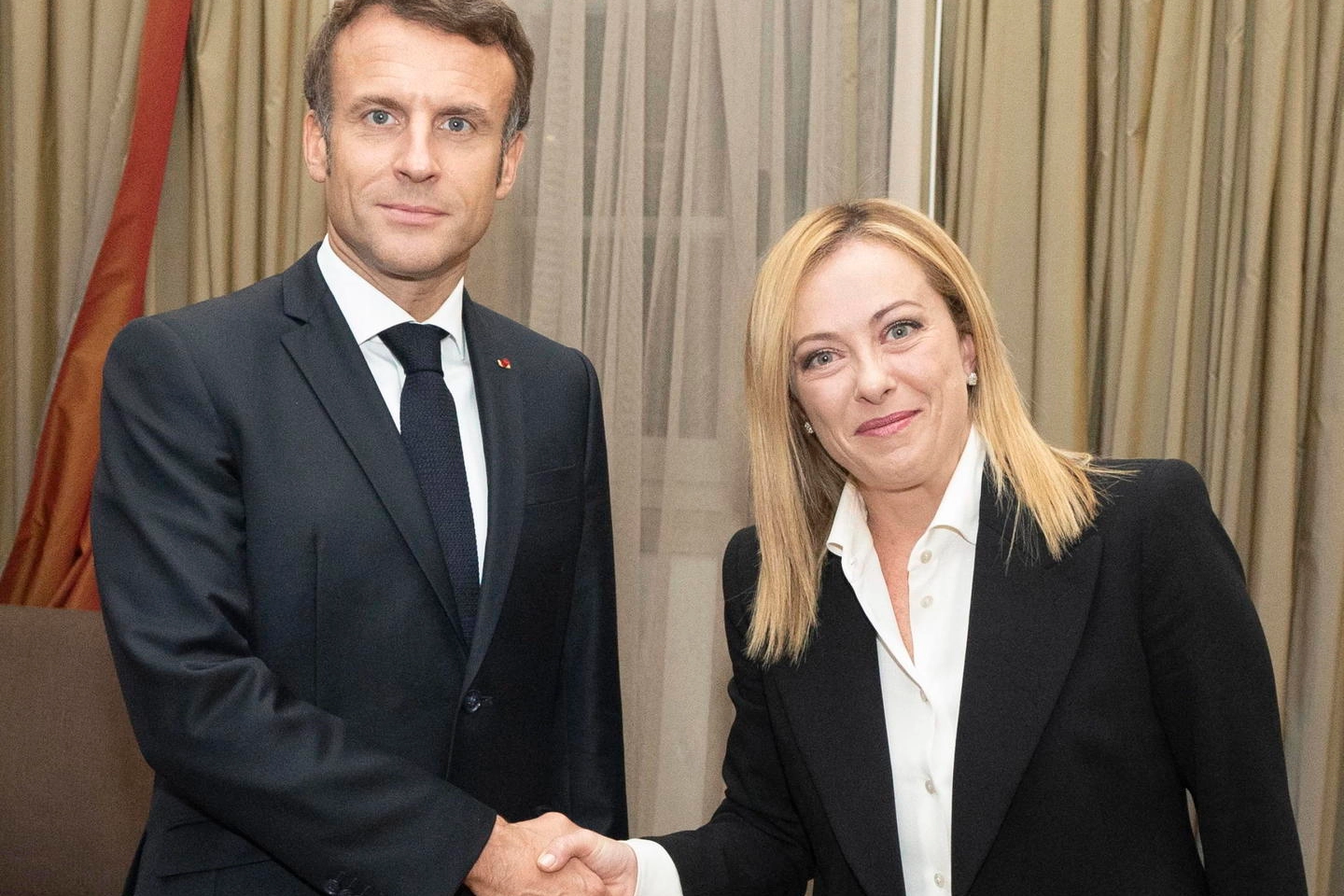 Il presidente francese Emmanuel Macron, 44 anni, con la premier Giorgia Meloni, 45 (Ansa)