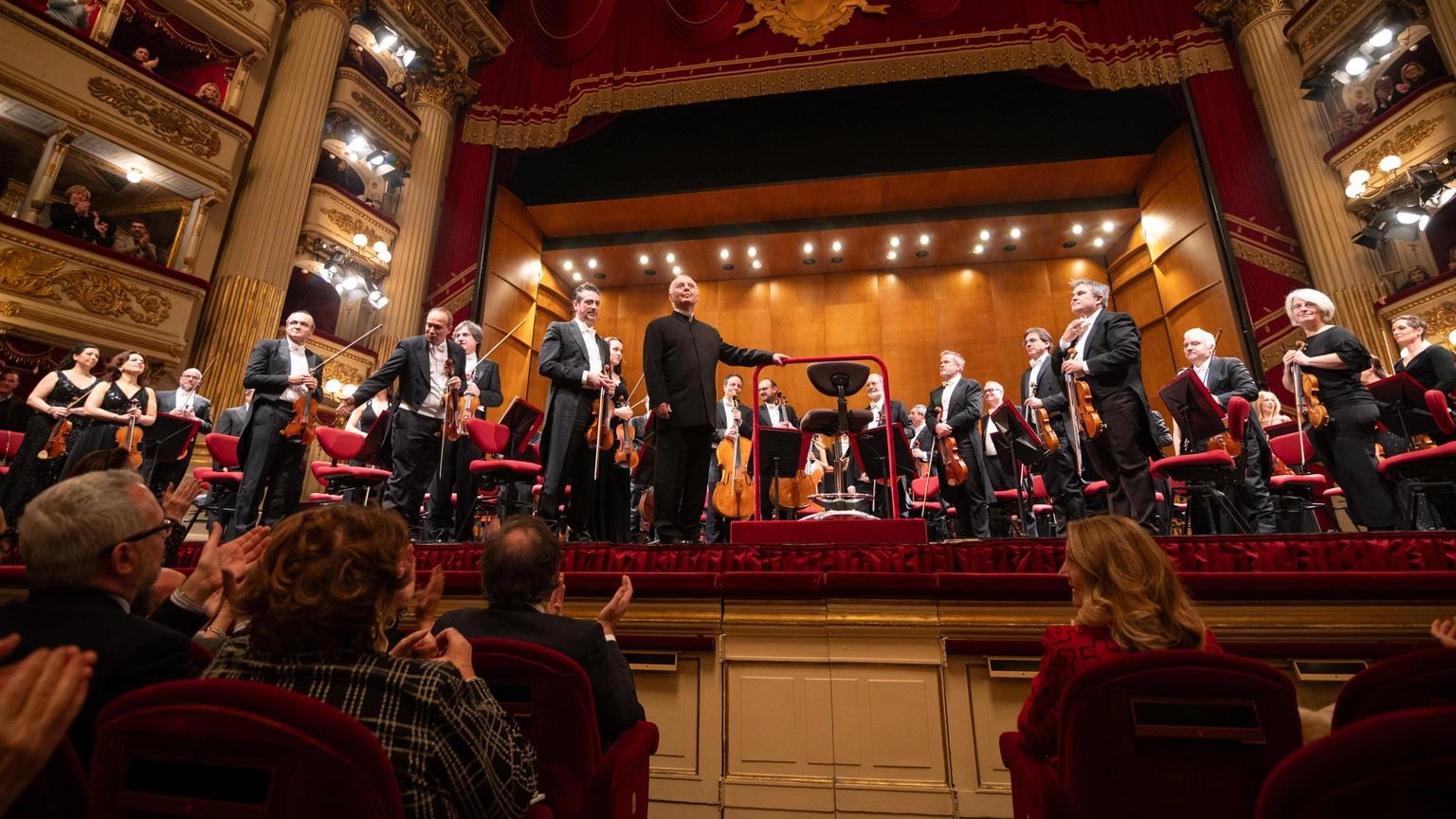 Standing ovation alla Scala per Barenboim, 'bentornato maestro'