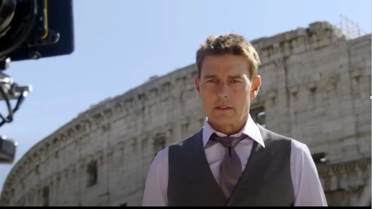 Tom Cruise sul set davanti al Colosseo