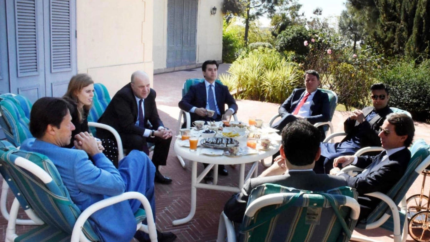 Matteo Renzi in Pakistan con il premier Imran Khan e Josè Maria Aznar