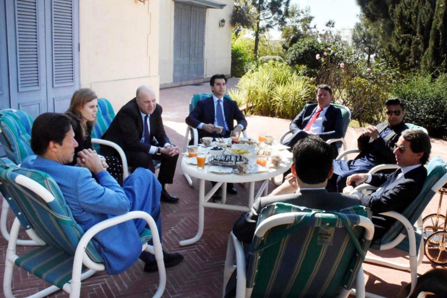 Matteo Renzi in Pakistan con il premier Imran Khan e Josè Maria Aznar