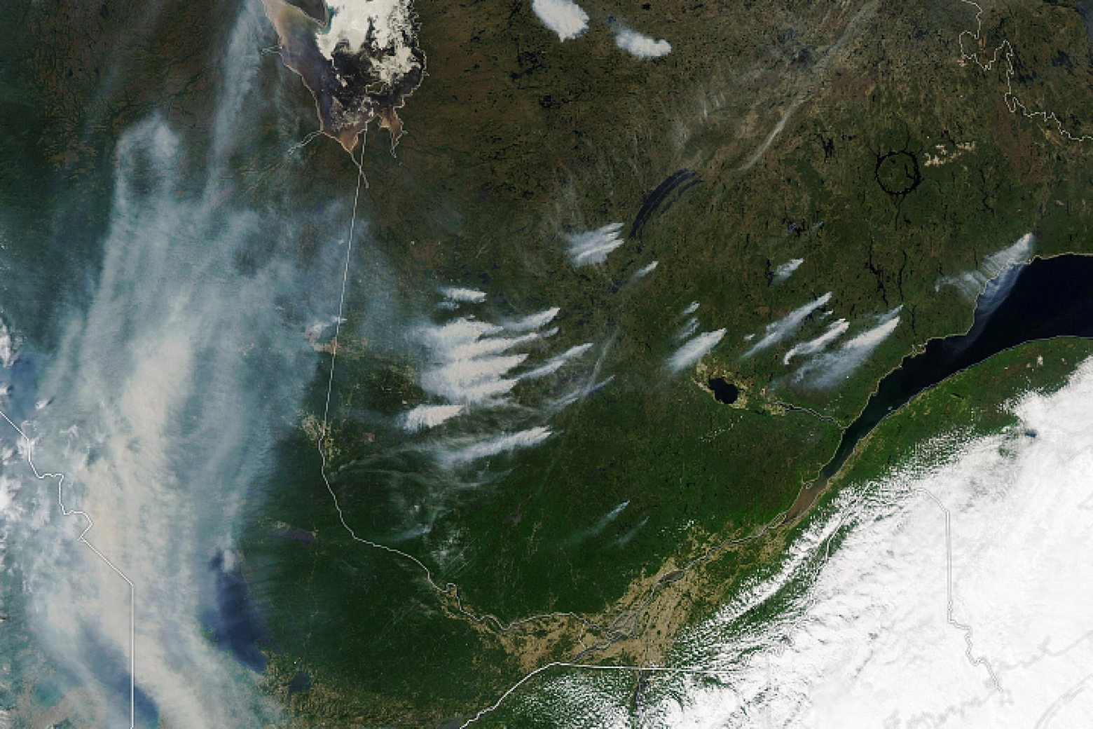 Il Canada in fiamme visto dai satelliti, bruciati 160mila ettari