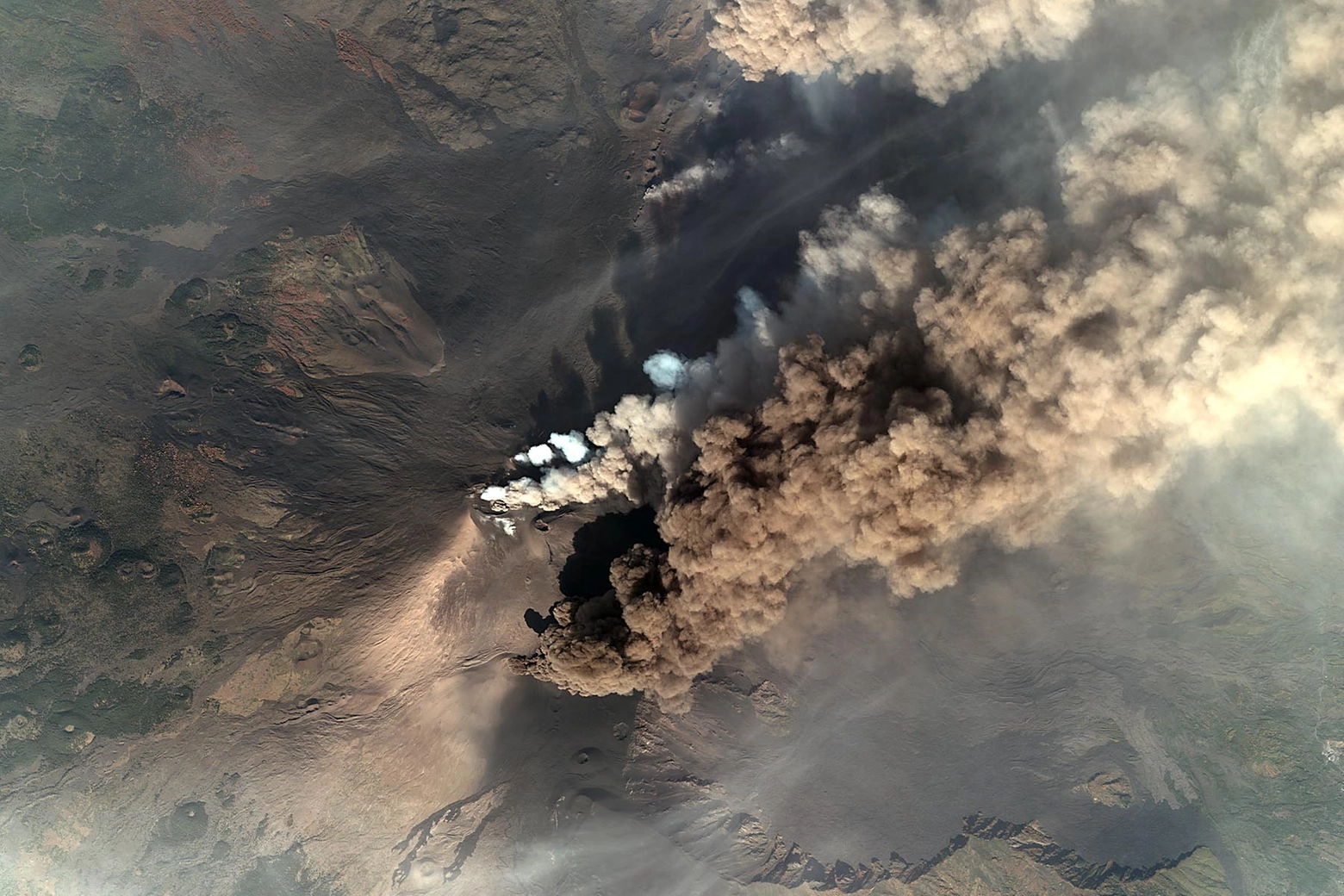 Etna in eruzione, immagine di archivio (Ansa)