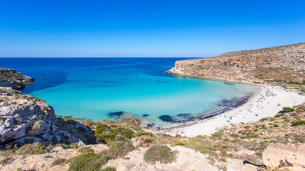 La spiaggia dei Conigli a Lampedusa, eletta fra le più belle del mondo