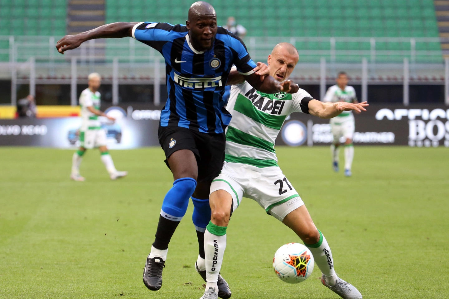Inter-Sassuolo, Lukaku contro Chiriches (Ansa)