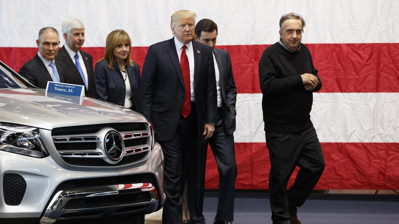  Donald Trump incontra i manager delle auto