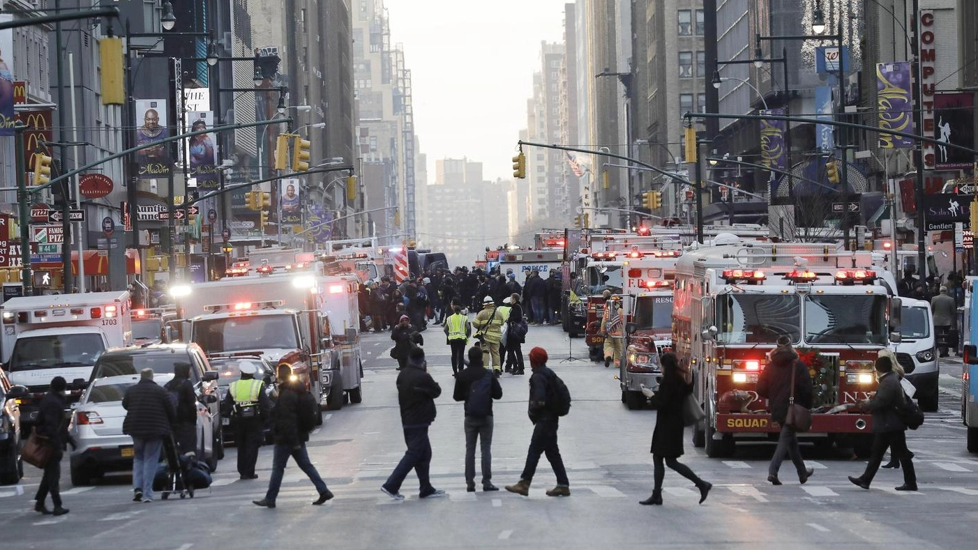 New York, esplosione a stazione bus (Ansa)
