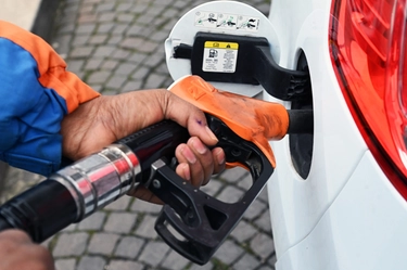 Caro carburanti: ecco dove costano di più. “Ma 4mila distributori non comunicano i prezzi”