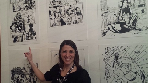Sara Pichelli con alcuni dei suoi disegni a "Cartoons on the Bay"