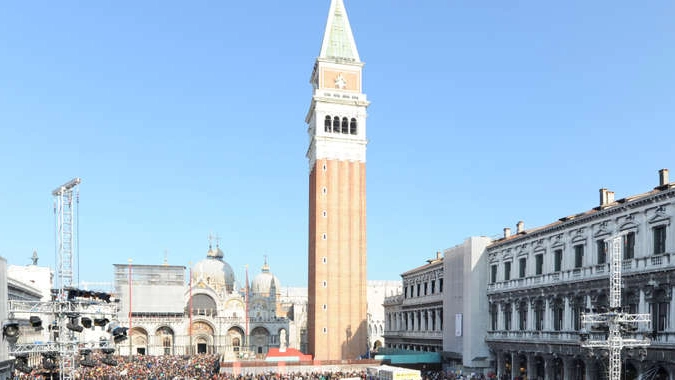 Turismo, Venezia metterà conta-persone