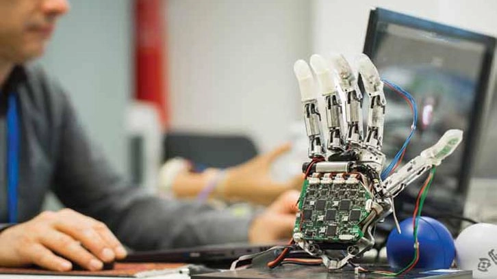 All’opera nell’Artificial Hands Area presso l’Istituto di Biorobotica, - Sant'Anna - Pisa
