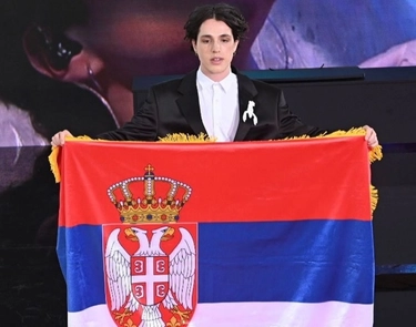 Eurovision, la Serbia schiera Luke Black: testo e significato di ‘Samo mi se spava’
