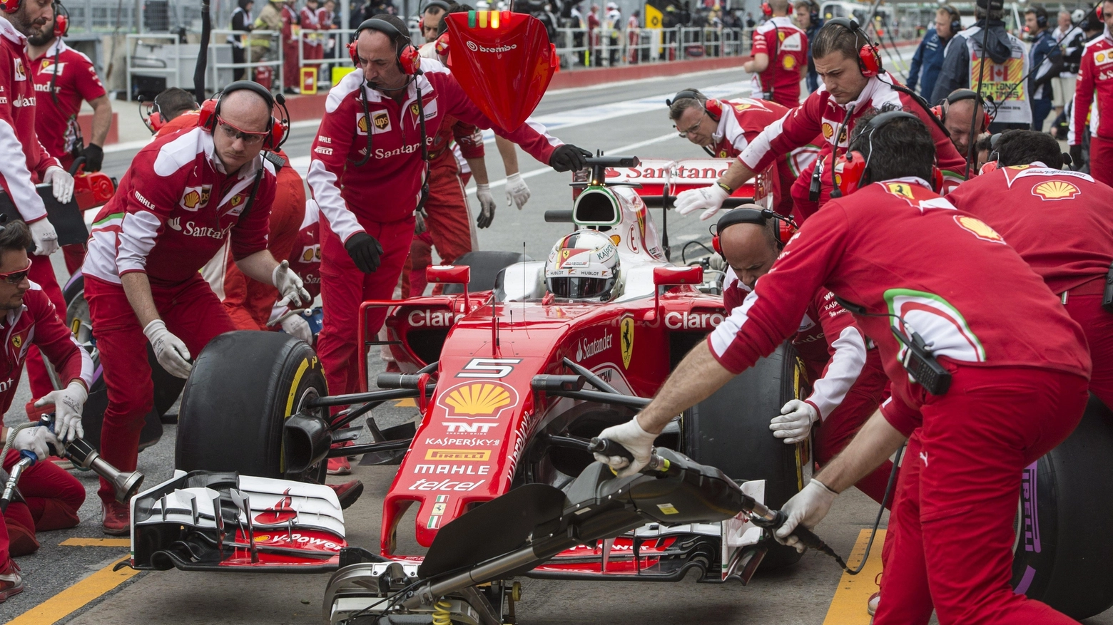 F1, Vettel sulla Ferrari SF16-H (CP)