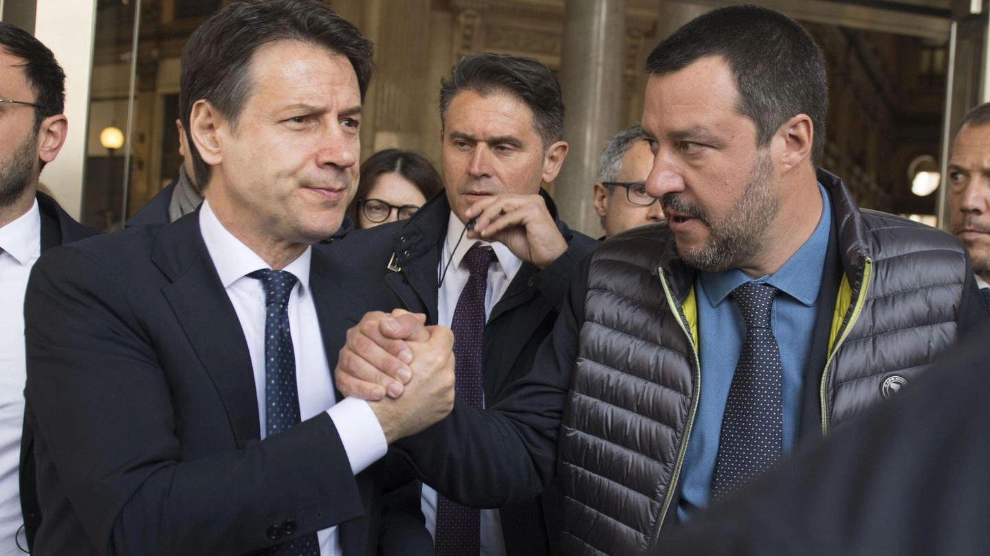 Il premier Giuseppe Conte con il vicepremier Matteo Salvini (Ansa)