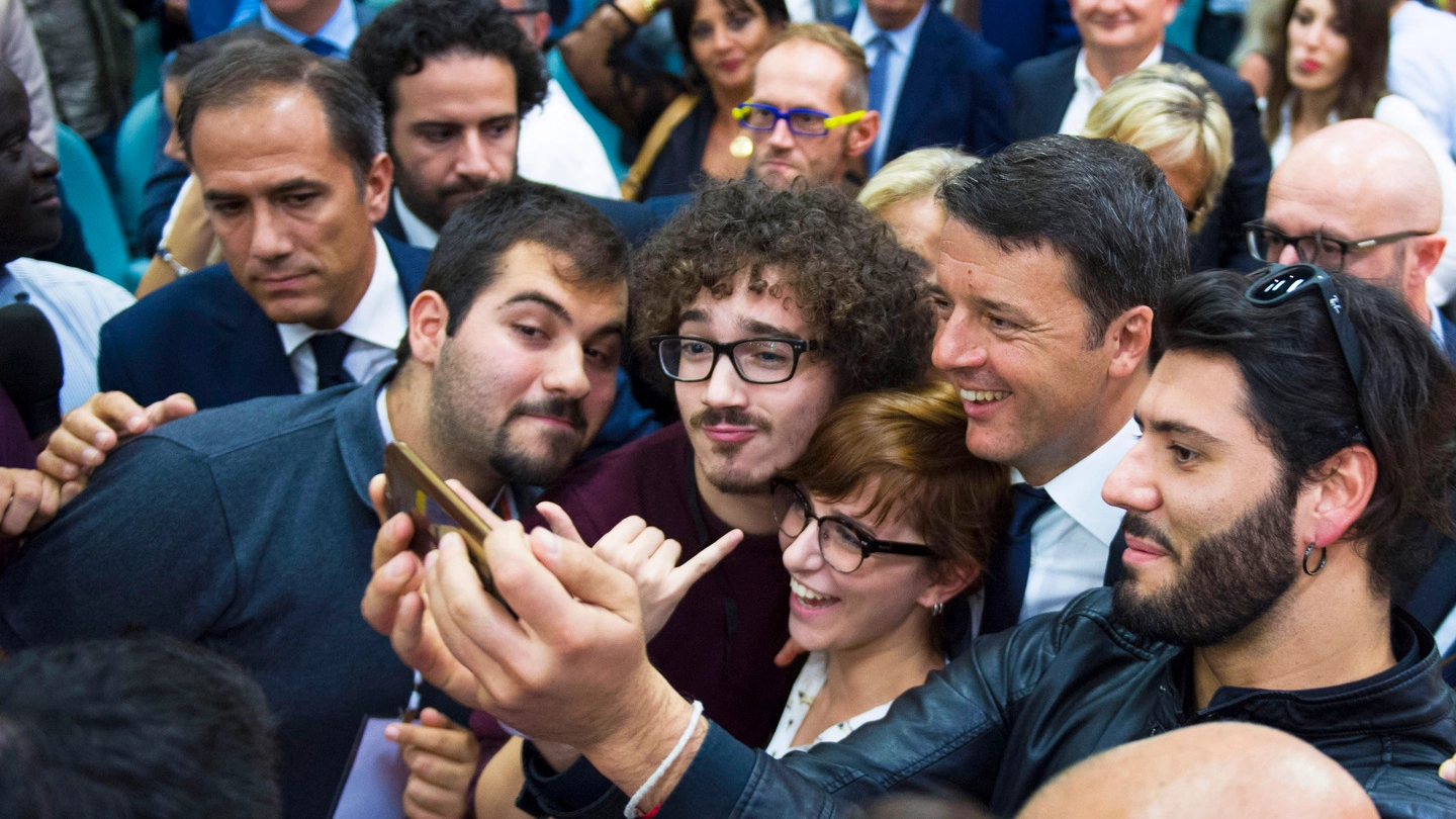 TOUR DE FORCE Il premier Matteo Renzi ieri  a Firenze (New Press)
