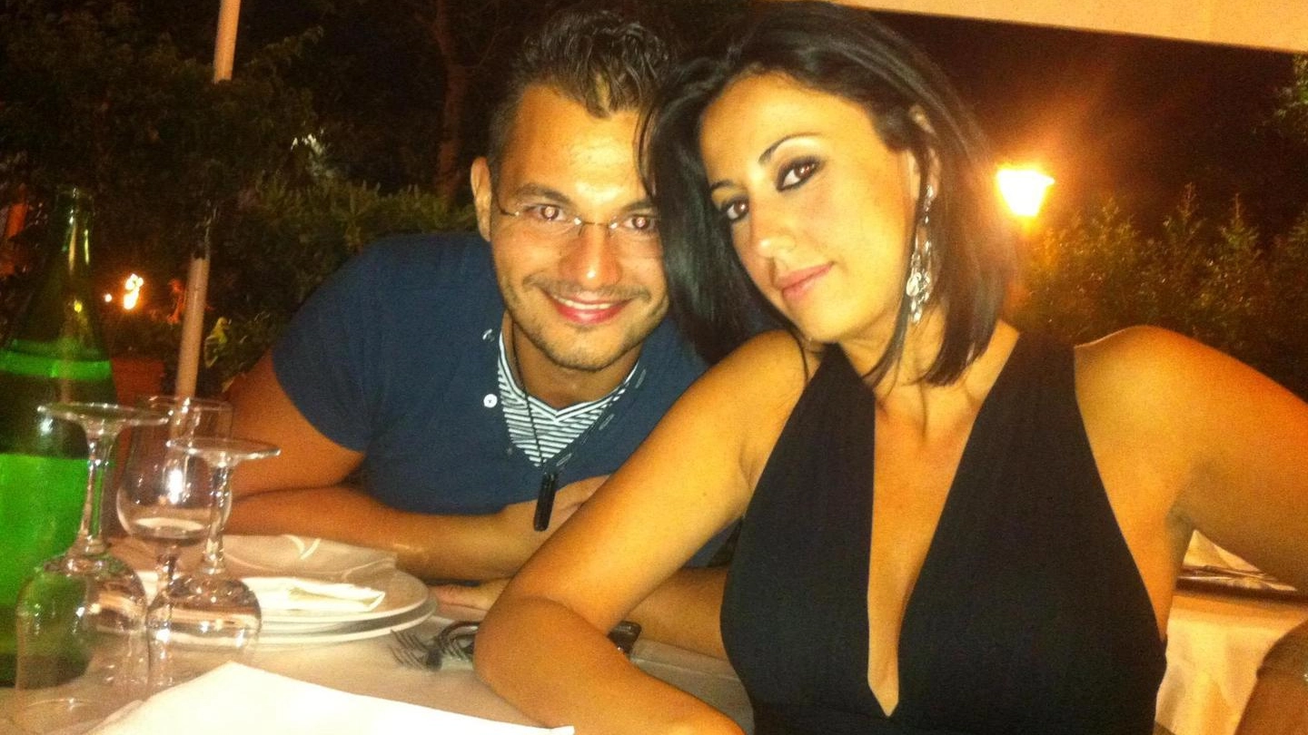 Valentina Milluzzo insieme al marito Francesco Castro in una foto da Facebook (Ansa)