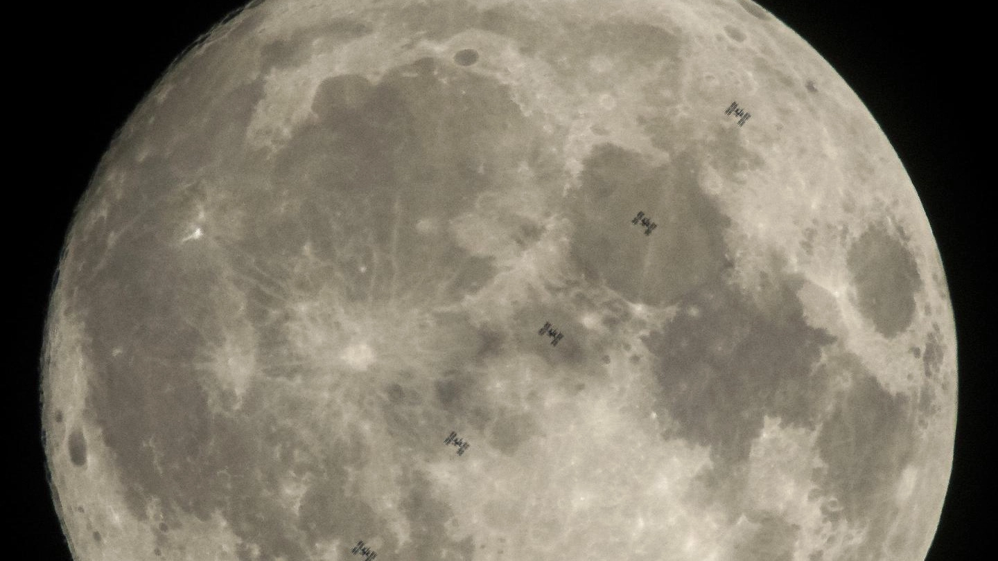 Superficie lunare, foto di repertorio (Epa)