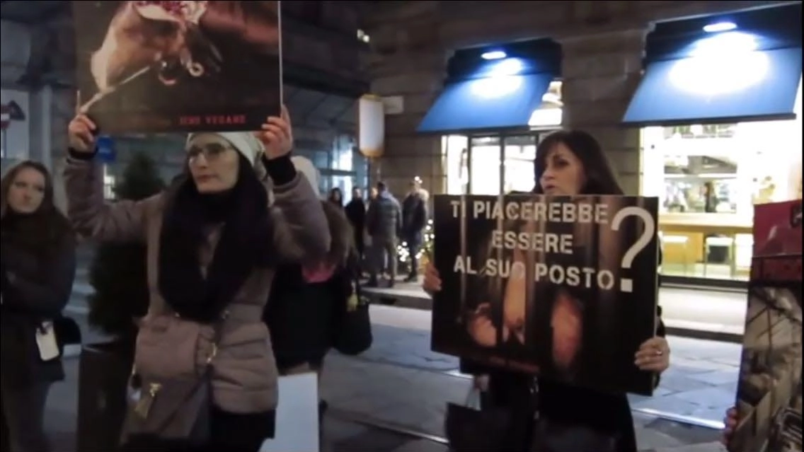 Un momento della manifestazione a Milano