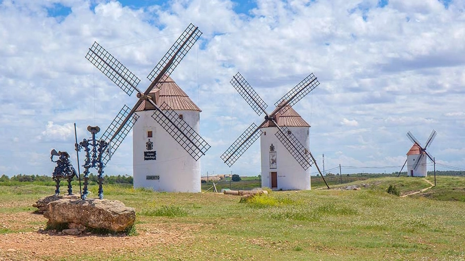 I paesaggi e i luoghi nel cuore della Spagna resi celebri da Don Chisciotte, il famoso personaggio dell'omonimo romanzo di Miguel de Cervantes