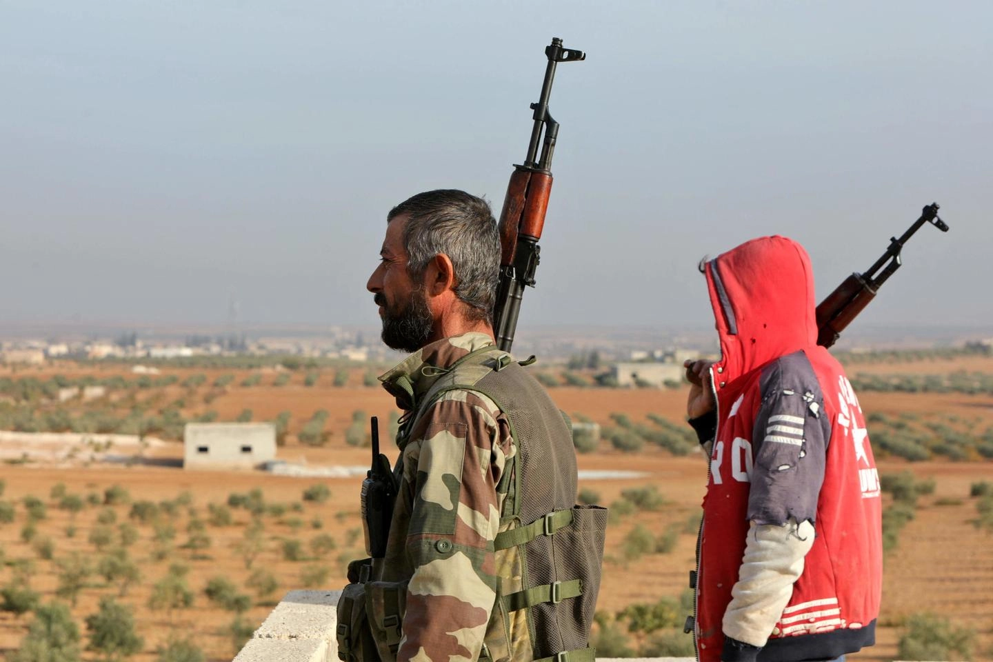 Combattenti siriani filo-turchi a Jarabulus, al confine con la Turchia (Ansa)