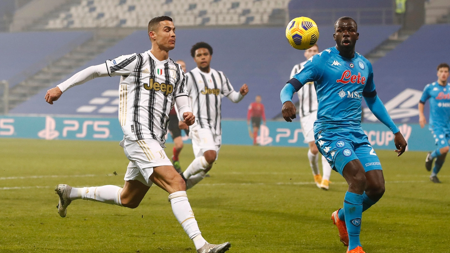 Cristiano Ronaldo in azione contro Koulibaly (Ansa)