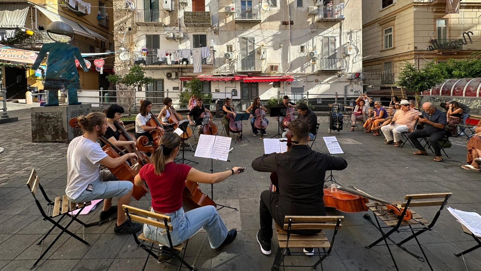 Musicista ucciso: concerto di violoncelli nei Quartieri Spagnoli