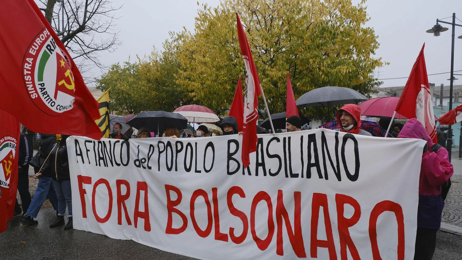 Le proteste per l’arrivo di Jair Bolsonaro ad Anguillara Veneta nel novembre 2021