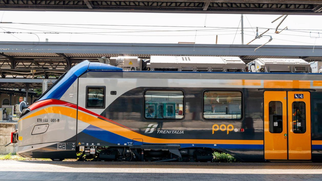  Il Blues, nuovo treno ibrido progettato e costruito da Hitachi Rail per Trenitalia
