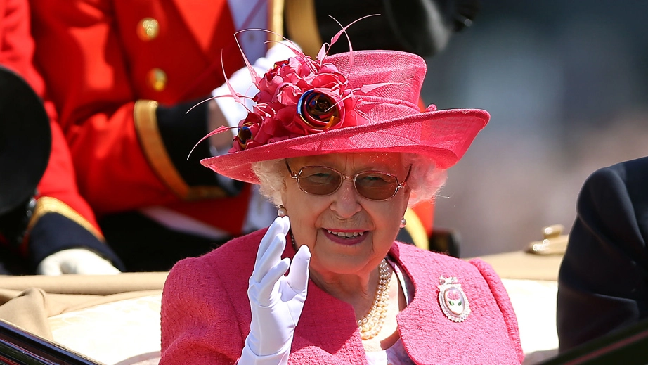 La regina Elisabetta e lo scherzo delle pizze - Foto: LaPresse/Nigel French/PA Wire