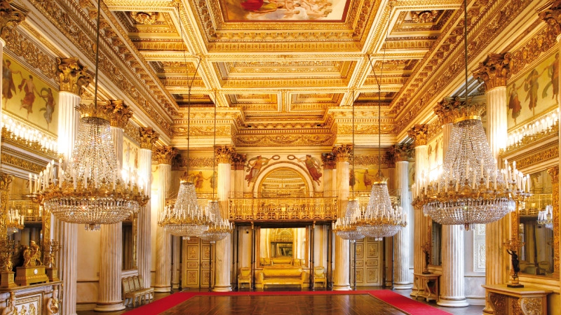 Il Salone da Ballo di Palazzo Reale che fu ristrutturato da Pelagio Palagi