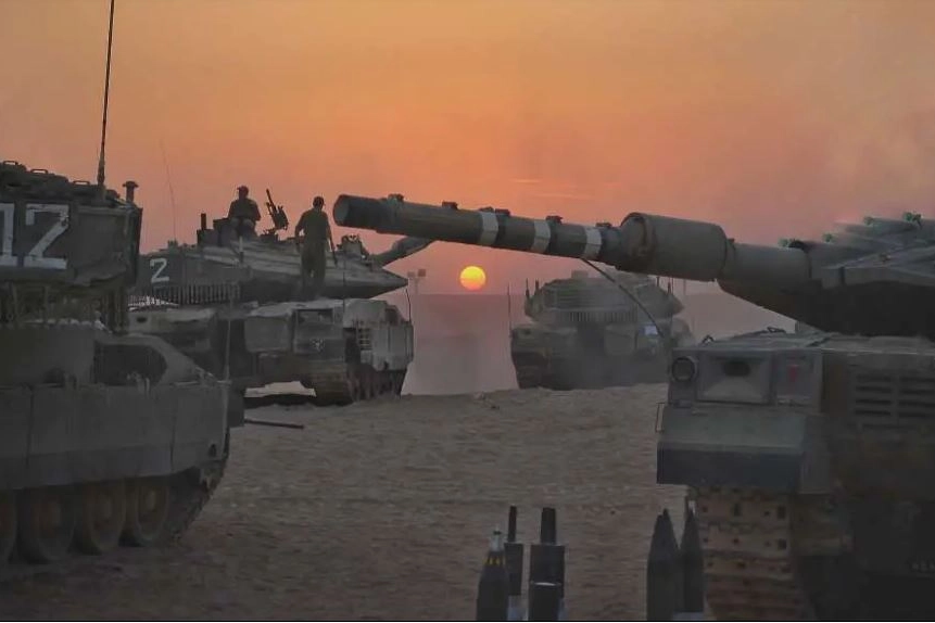 Tank israeliani in attesa dell'assalto a Gaza (ministero della Difesa israeliano)
