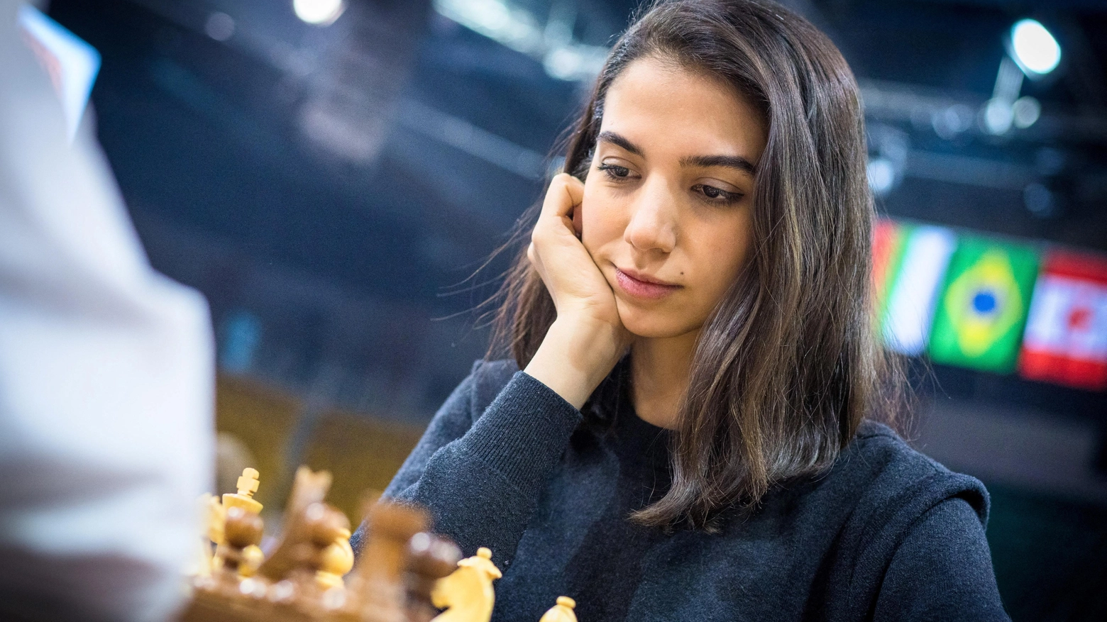 La campionessa di scacchi iraniana Sara Khadim, 25 anni, al Mondiale senza velo