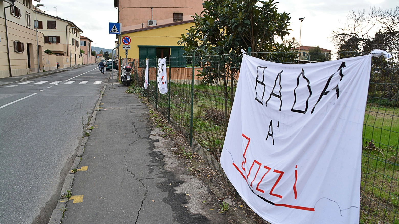 Protesta dei residenti (Foto Lanari)