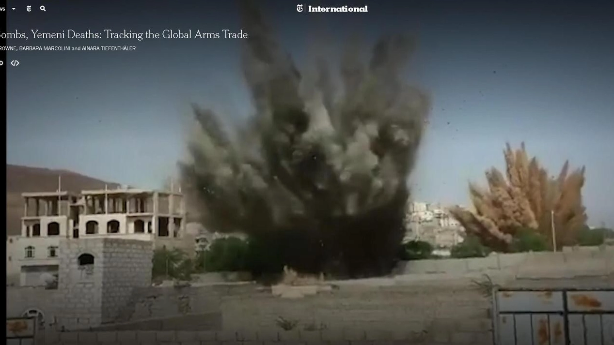 Un fotogramma della video inchiesta del New York Times sulla vendita di armi (Ansa)