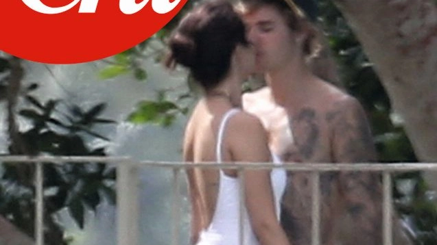 Il bacio tra Justin Bieber e Selena Gomez pubblicato su Chi