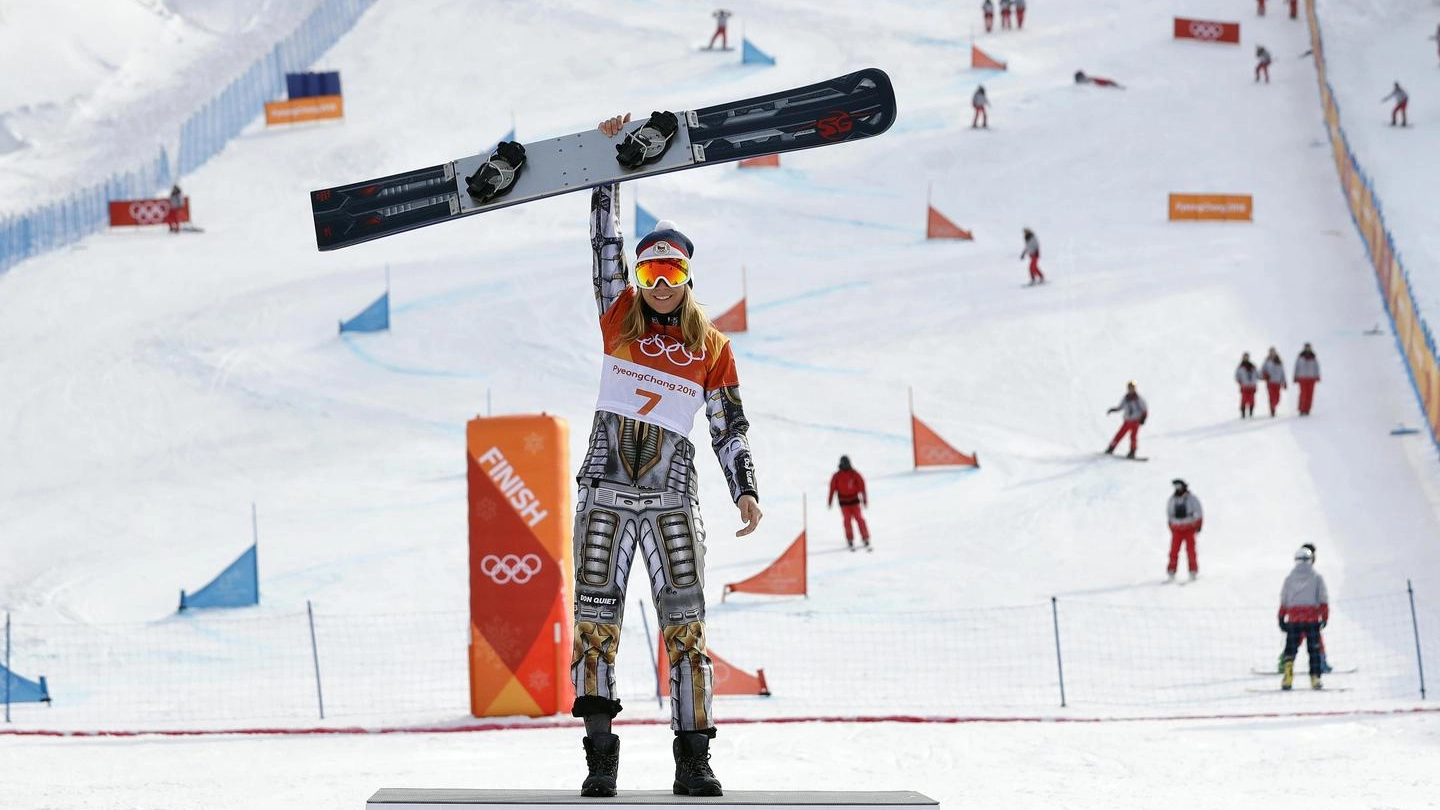 Ester Ledecka, oro in SuperG e gigante parallelo di snowboard (Ansa)