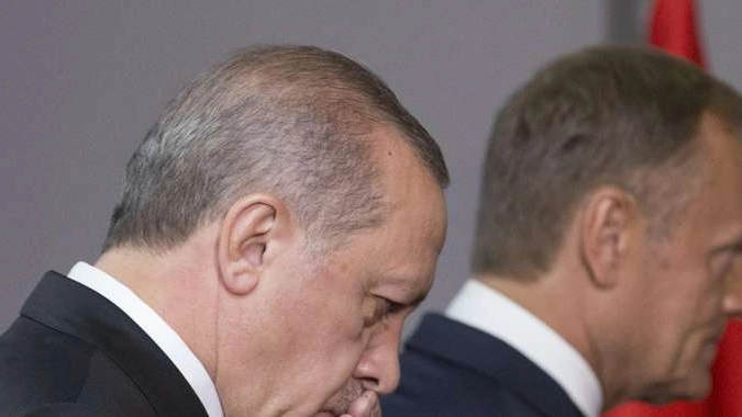 Erdogan scuro in volto dopo Tusk-Juncker