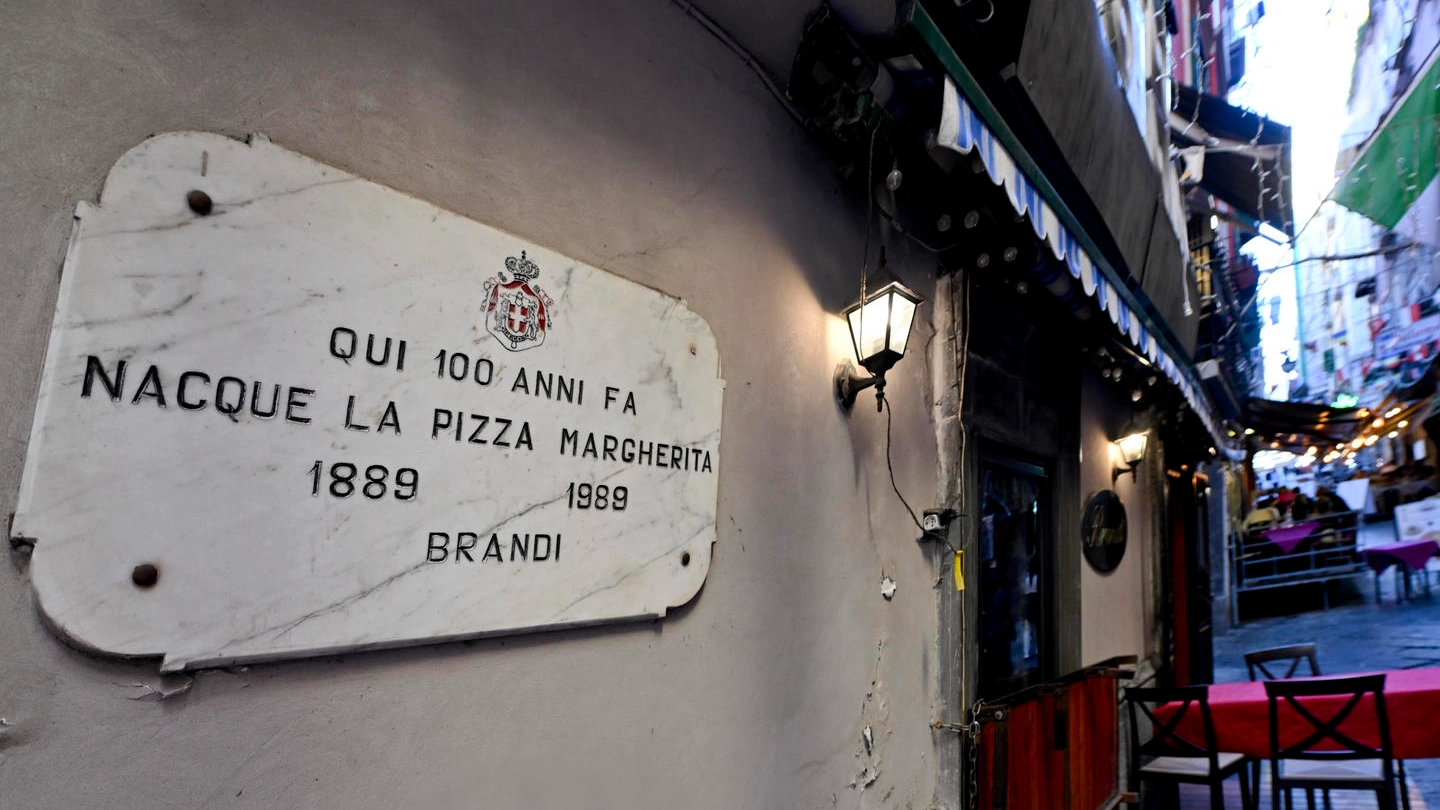L'antica Pizzeria Brandi, locale storico di Napoli che inventò la margherita