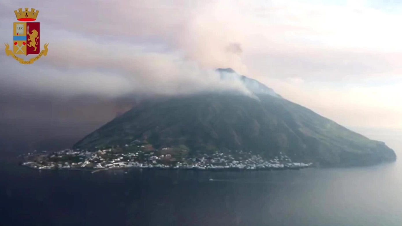 L'eruzione dello Stromboli (Ansa)