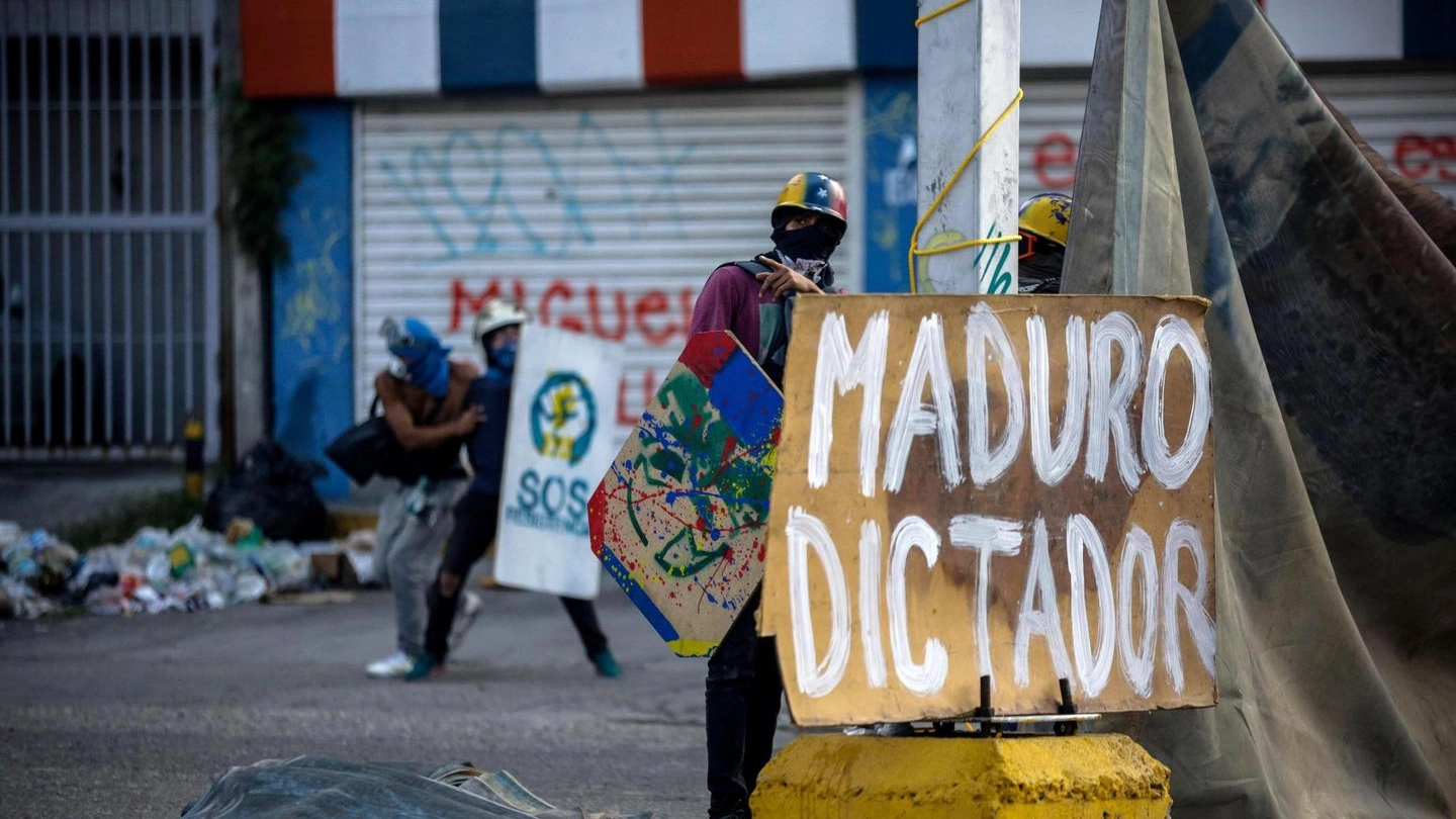 Venezuela al voto, scontri e proteste: 13 morti (Ansa)