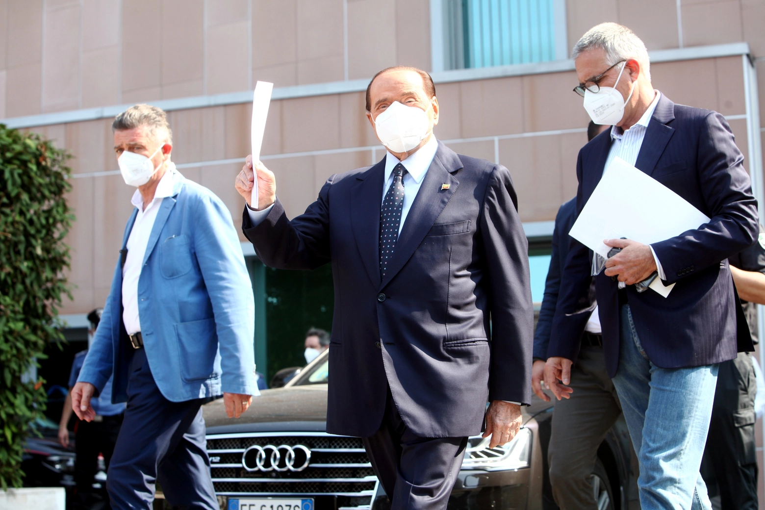 Silvio Berlusconi con il suo medico, il prof Alberto Zangrillo (Imagoeconomica)