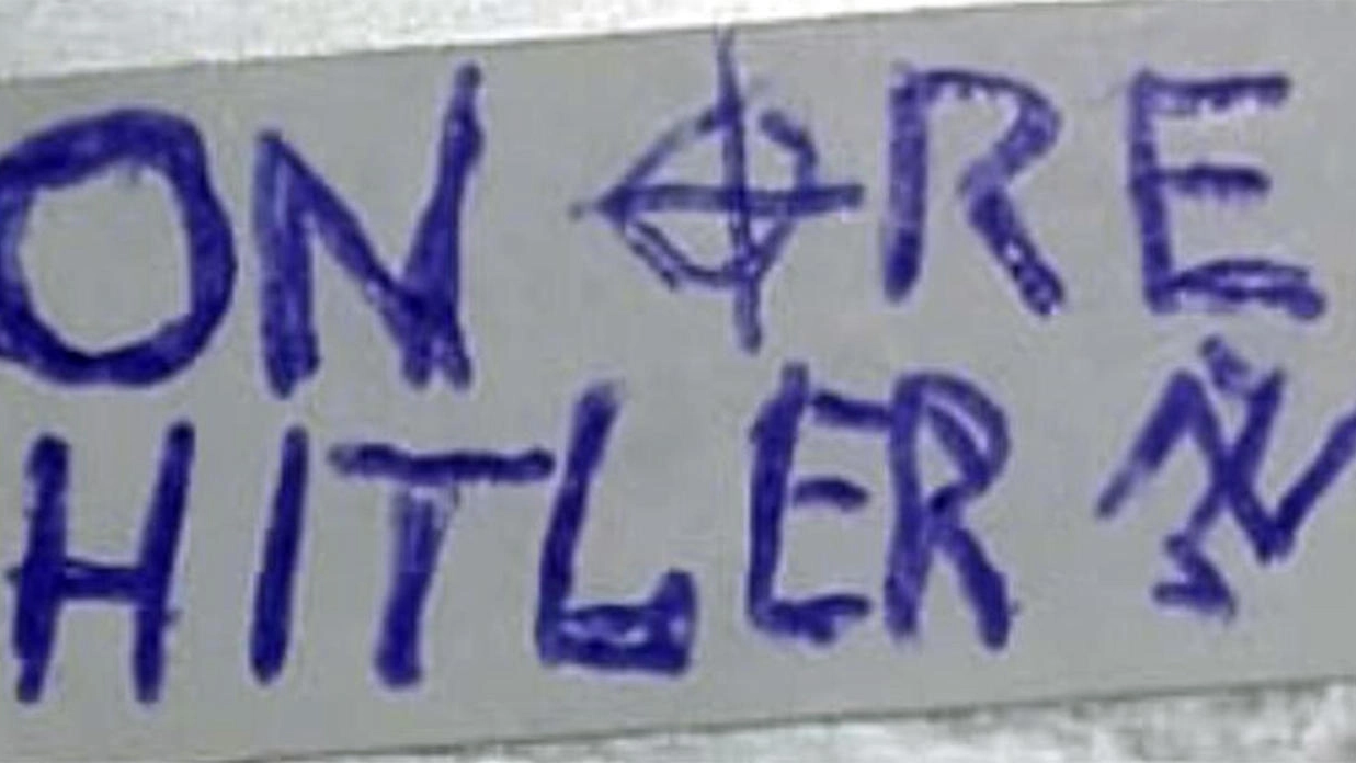 Torino, l'adesivo con la svastica e  la scritta 'Onore Hitler' (Ansa)