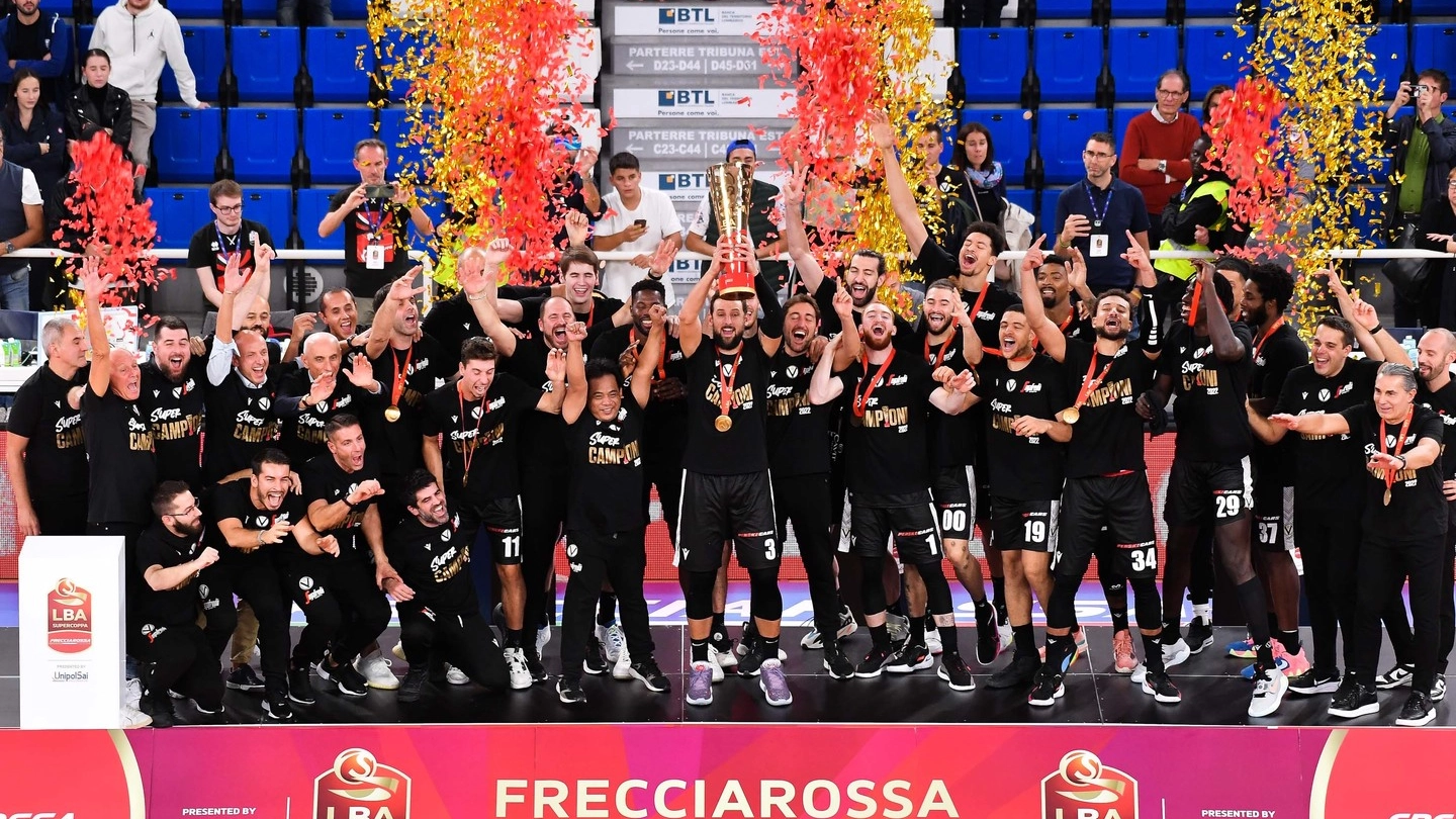 La festa della Segafredo Virtus Bologna dopo la conquista della Supercoppa