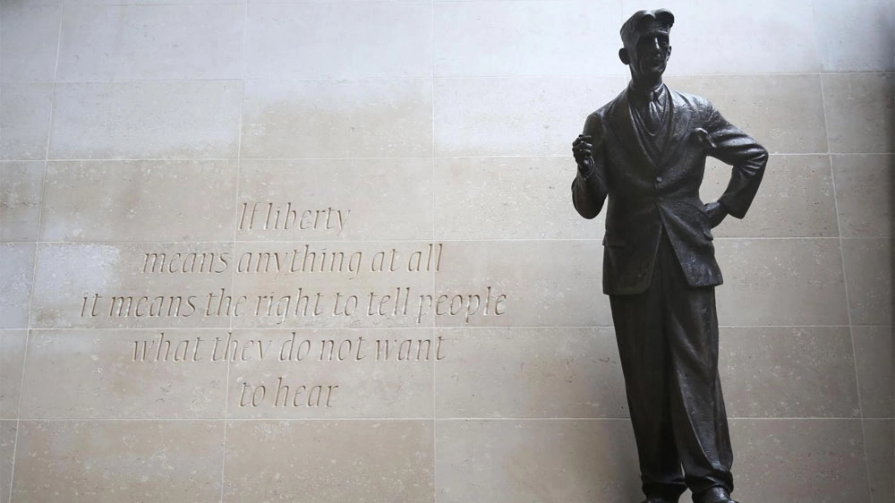 La statua a George Orwell di fronte alla sede di BBC – Foto: Philip Toscano/PA Wire