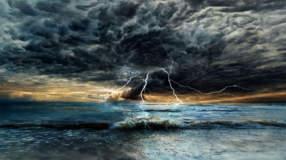 Tempesta in riva al mare