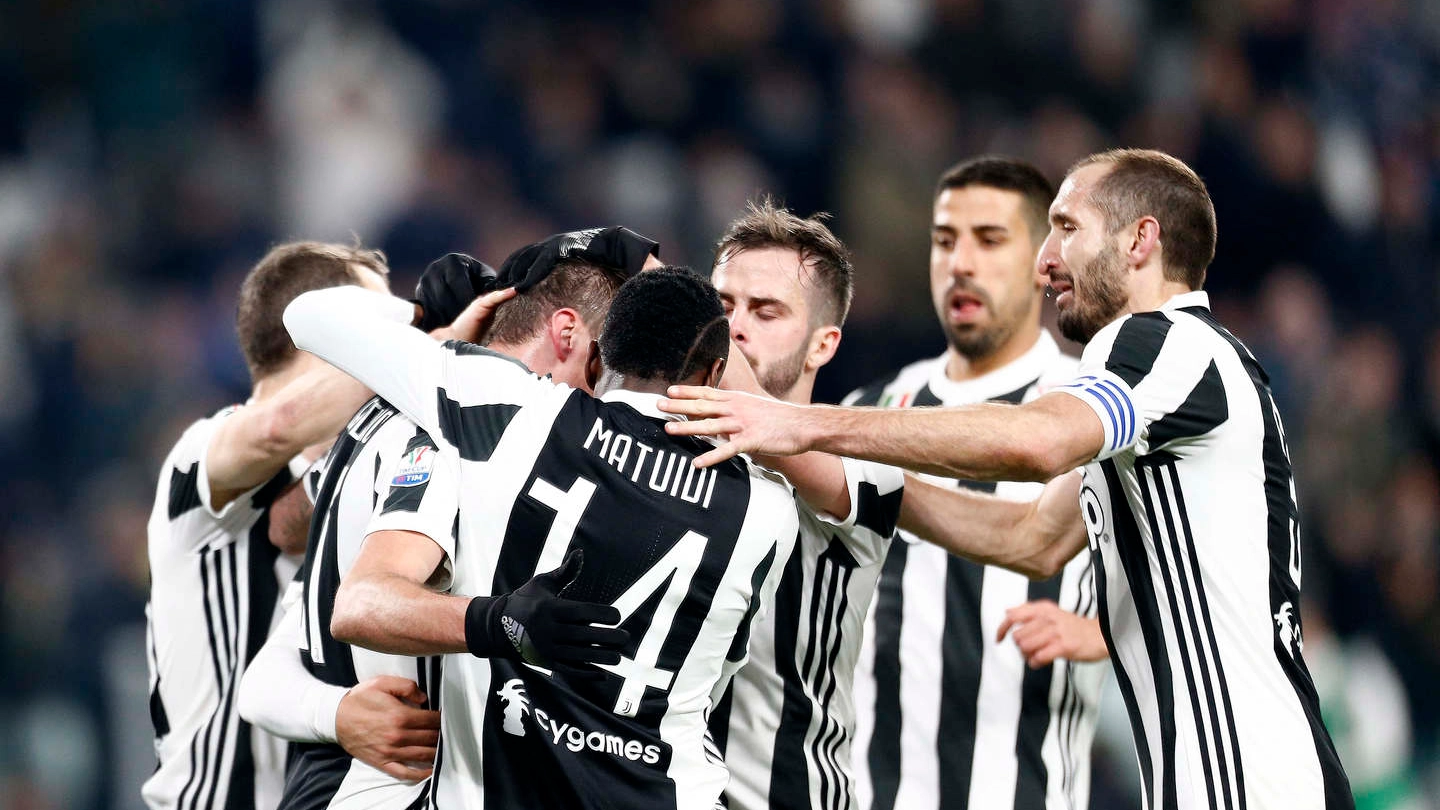 Juve-Torino 2-0: i bianconeri festeggiano la vittoria in Coppa Italia (Lapresse)