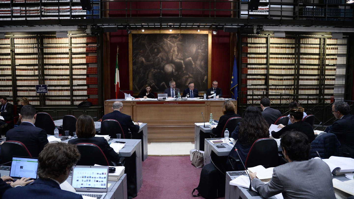 La Commissione Bilancio vota gli emendamenti alla manovra (Lapresse)