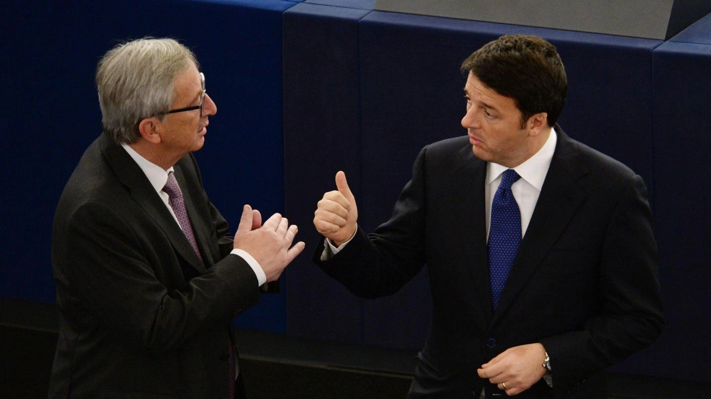 Jean-Claude Juncker  parla con Matteo Renzi (Ansa)